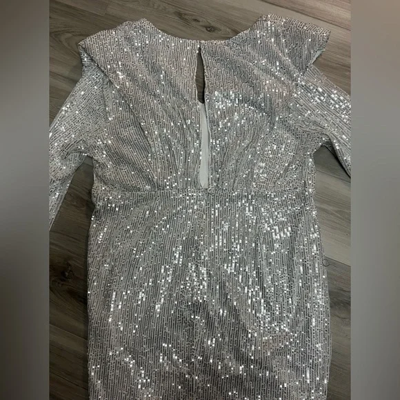 Silver dress - Picture 4 of 7